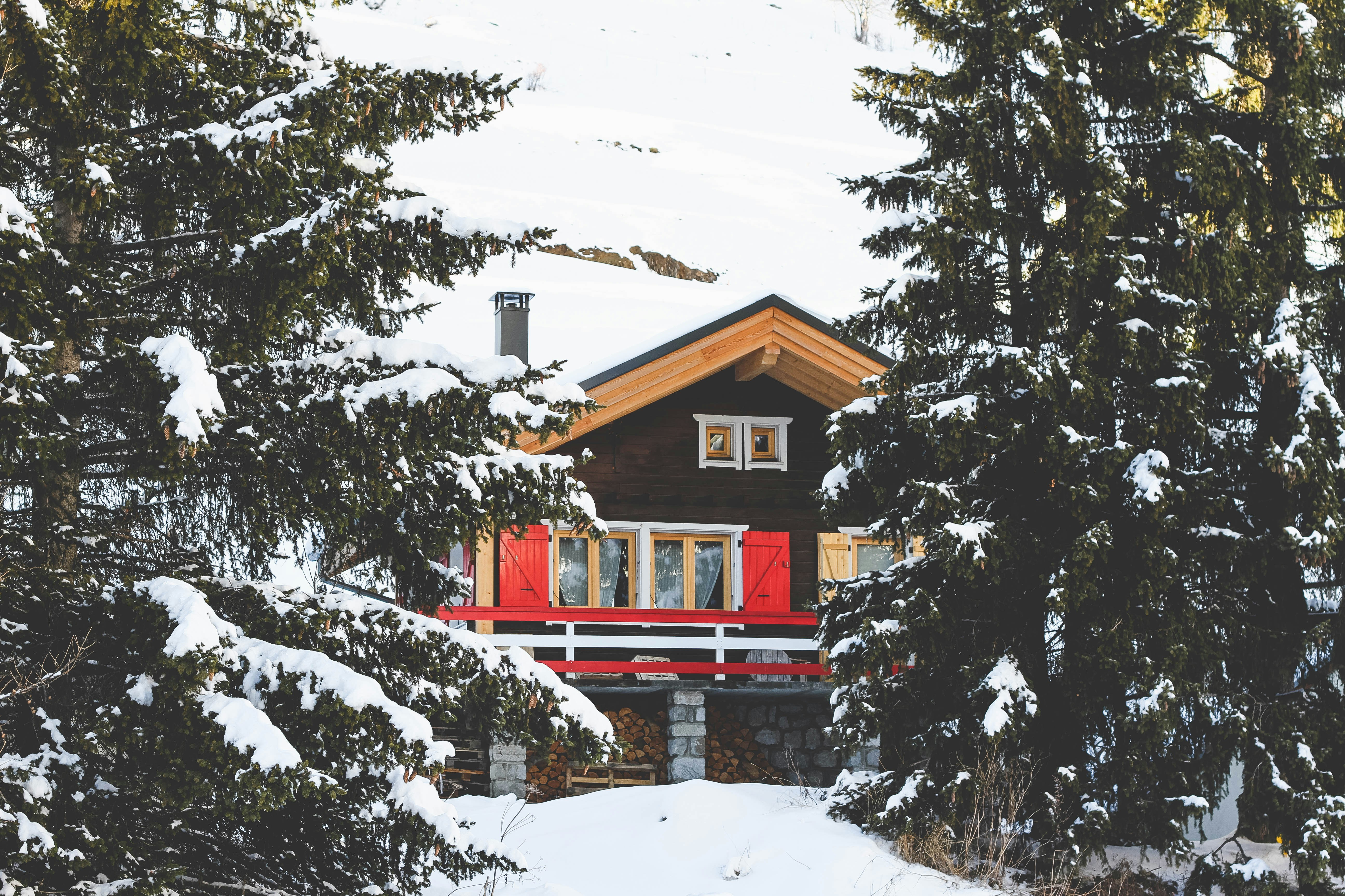 Photo by <a href="https://unsplash.com/@heftiba?utm_source=unsplash&utm_medium=referral&utm_content=creditCopyText">Toa Heftiba</a> on <a href="https://unsplash.com/photos/house-filled-with-snow-8eqAaFmksCs?utm_source=unsplash&utm_medium=referral&utm_content=creditCopyText">Unsplash</a><br />
      